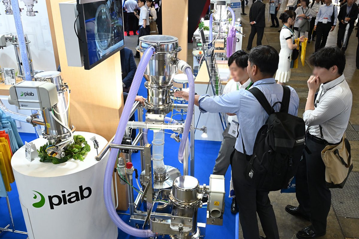Interphex-Japan-exhibitor-demonstration-Myfair.jpg