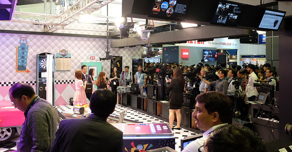 싱가포르 커뮤닉 정보통신 박람회 2024 brand background image